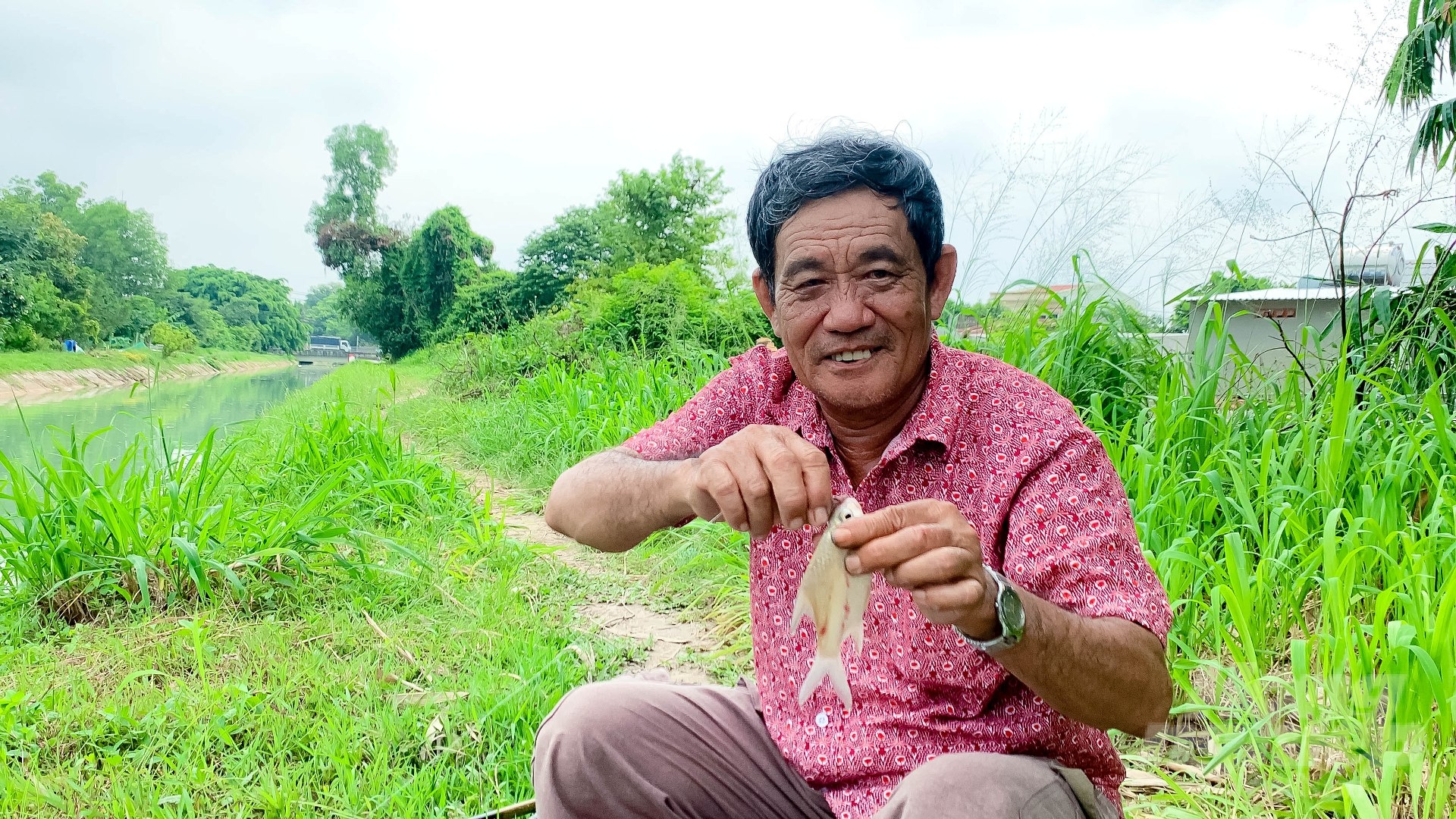 Cách đây gần 40 năm ông Minh cùng các thanh niên trai tráng khác tham gia đào tuyến kênh Đông Củ Chi. Ảnh: Lê Bình.