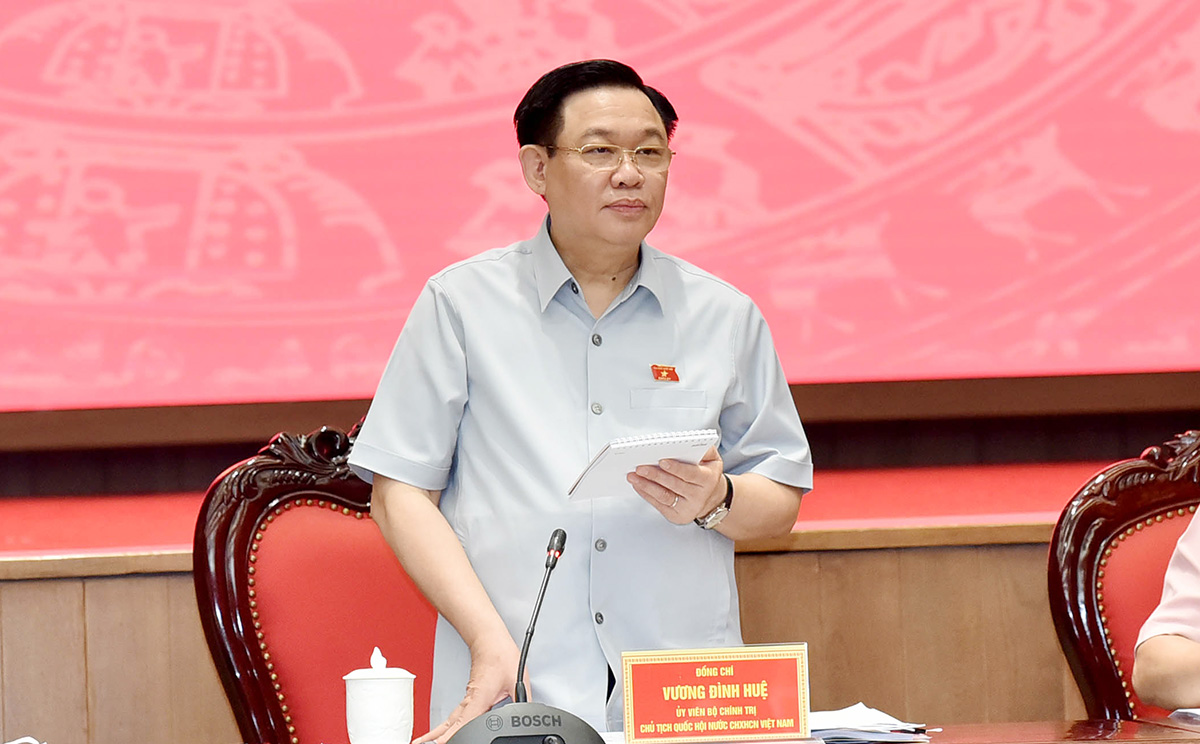 Chủ tịch Quốc hội Vương Đình Huệ chủ trì làm việc với Ban Thường vụ Thành ủy Hà Nội. Ảnh: Lâm Hiển.