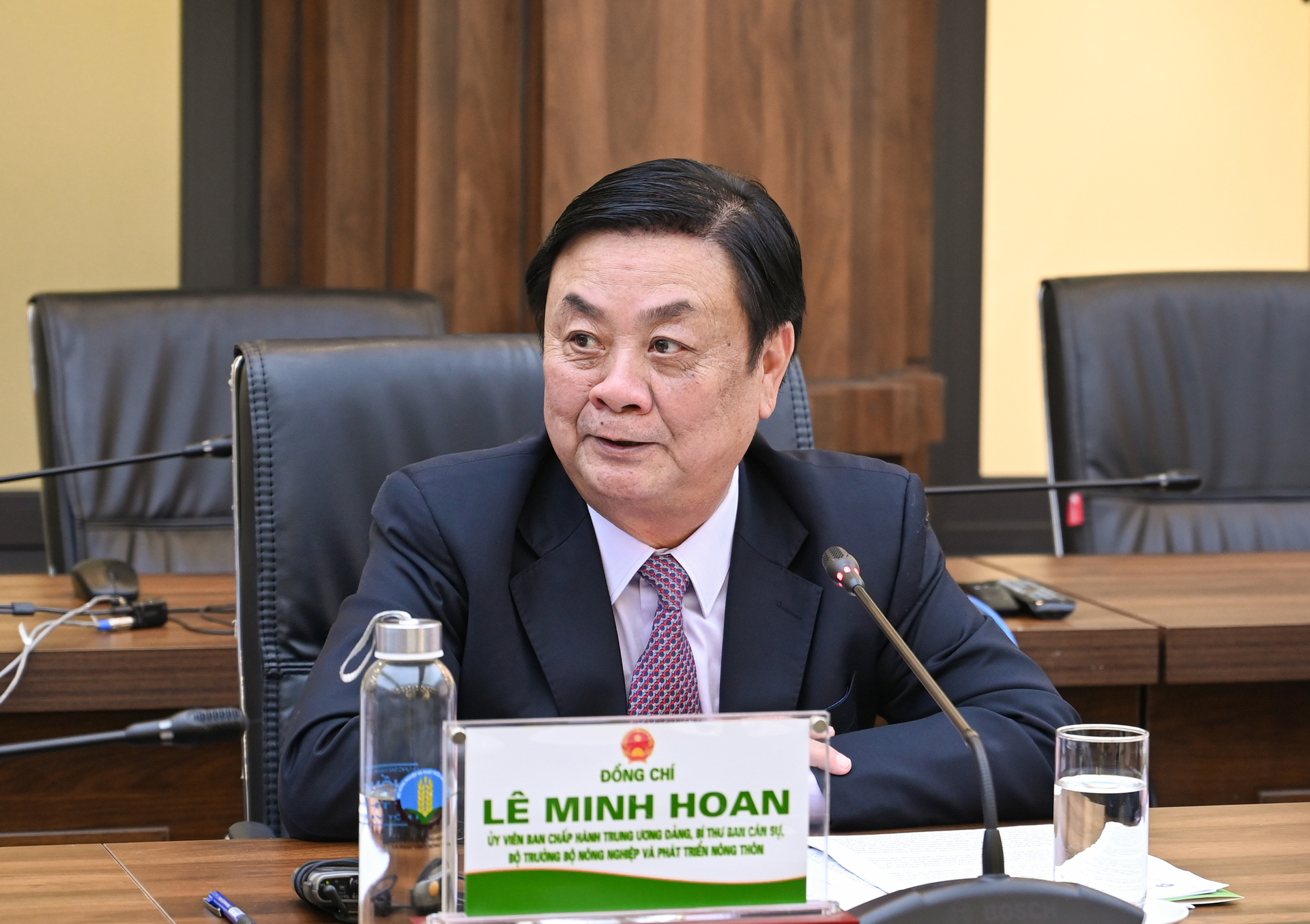 Bộ trưởng Lê Minh Hoan phát biểu tại buổi làm việc với Liên minh Đối tác Chuyển đổi xanh, ngày 25/7. Ảnh: Quỳnh Chi.