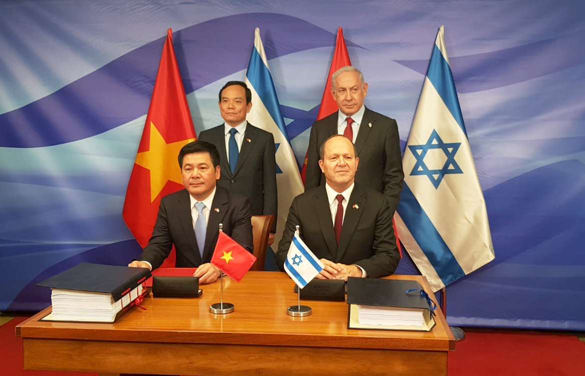 Hai Bộ trưởng ký Hiệp định Thương mại tự do Việt Nam - Israel.