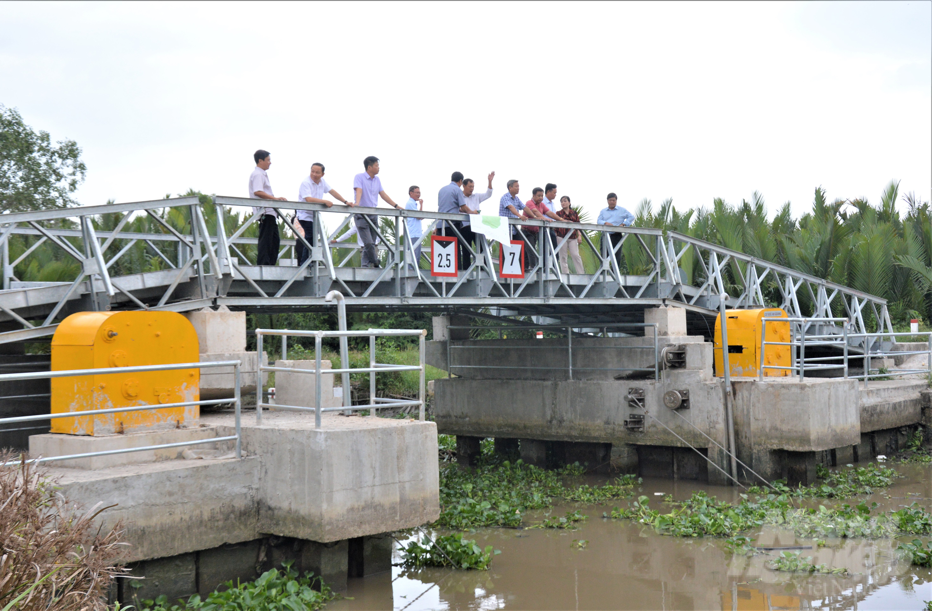 Quá trình triển khai thực hiện dự án VnSAT, tại tỉnh Kiên Giang đã có 22 hợp tác xã được đầu tư cơ sở hạ tầng và tập huấn về kỹ thuật 3 giảm 3 tăng, 1 phải 5 giảm cho 53 hợp tác xã và tổ hợp tác. Ảnh: Trung Chánh.