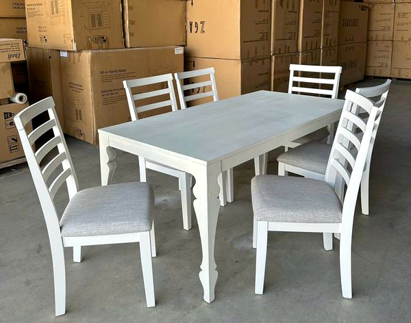 A set of wooden tables and chairs for export. Photo: Son Trang.
