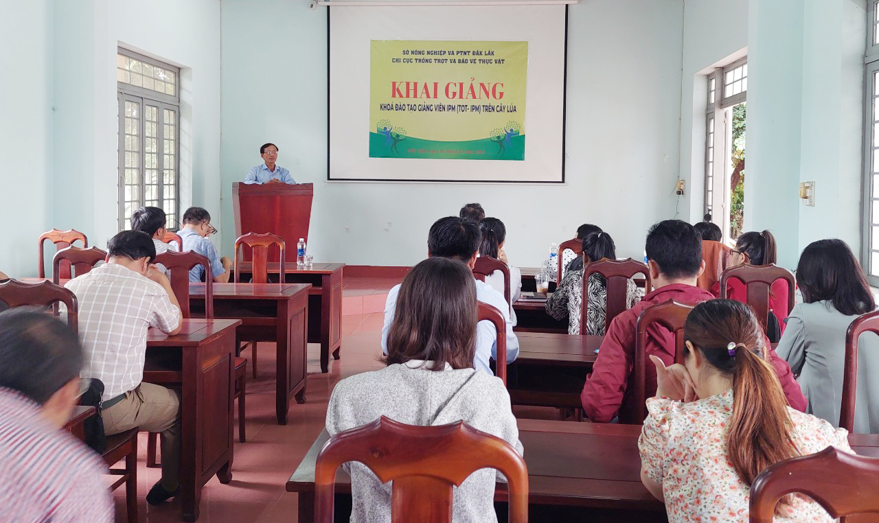 Các học viên tham gia khóa đào tạo. Ảnh: Quang Yên.