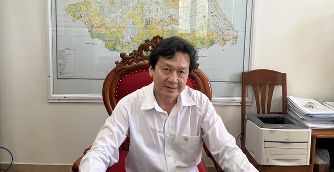 According to Mr. Nguyen Trong Tung, due to the small area of production land, it is very difficult for Phu Yen to apply mechanization. Photo: Kim So.