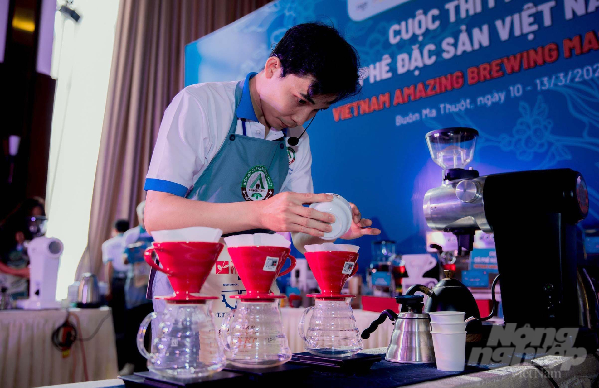 Các đơn vị sản xuất cà phê ở Đắk Lắk thường xuyên tổ chức, tham gia các cuộc thi chất lượng cà phê nhằm đánh giá năng lực, nâng cao trình độ trong sản xuất, chế biến. Ảnh: Minh Quý.