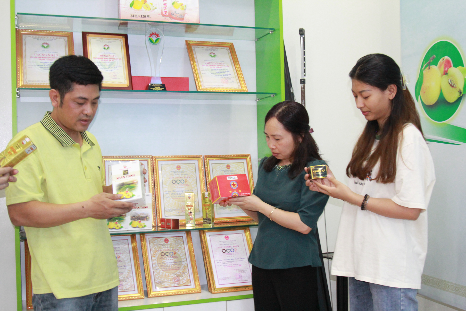 Công ty Đông dược Thế Gia ở huyện Văn Chấn có 4 sản phẩm OCOP gồm thực phẩm và thuốc. Ảnh: Hải Đăng.