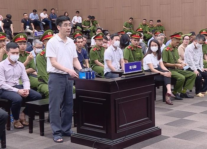 Bị cáo Hoàng Văn Hưng bị đề nghị mức án 19-20 năm tù tội Lừa đảo chiếm đoạt tài sản. Ảnh: NLĐ.