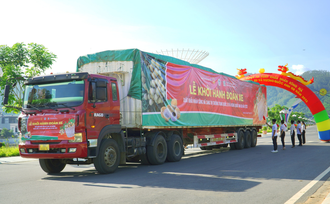 Khởi hành 2 xe container xuất khẩu Nhãn Sông Mã sang Trung Quốc, EU và Vương quốc Anh GB.