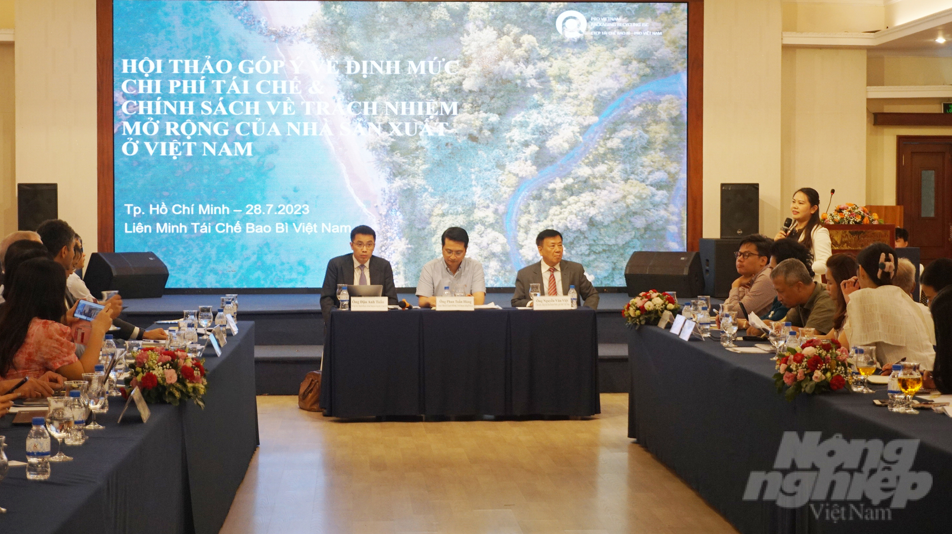 Hội thảo góp ý về định mức chi phí tái chế và chính sách về trách nhiệm mở rộng của nhà sản xuất ở Việt Nam. Ảnh: Nguyễn Thủy.