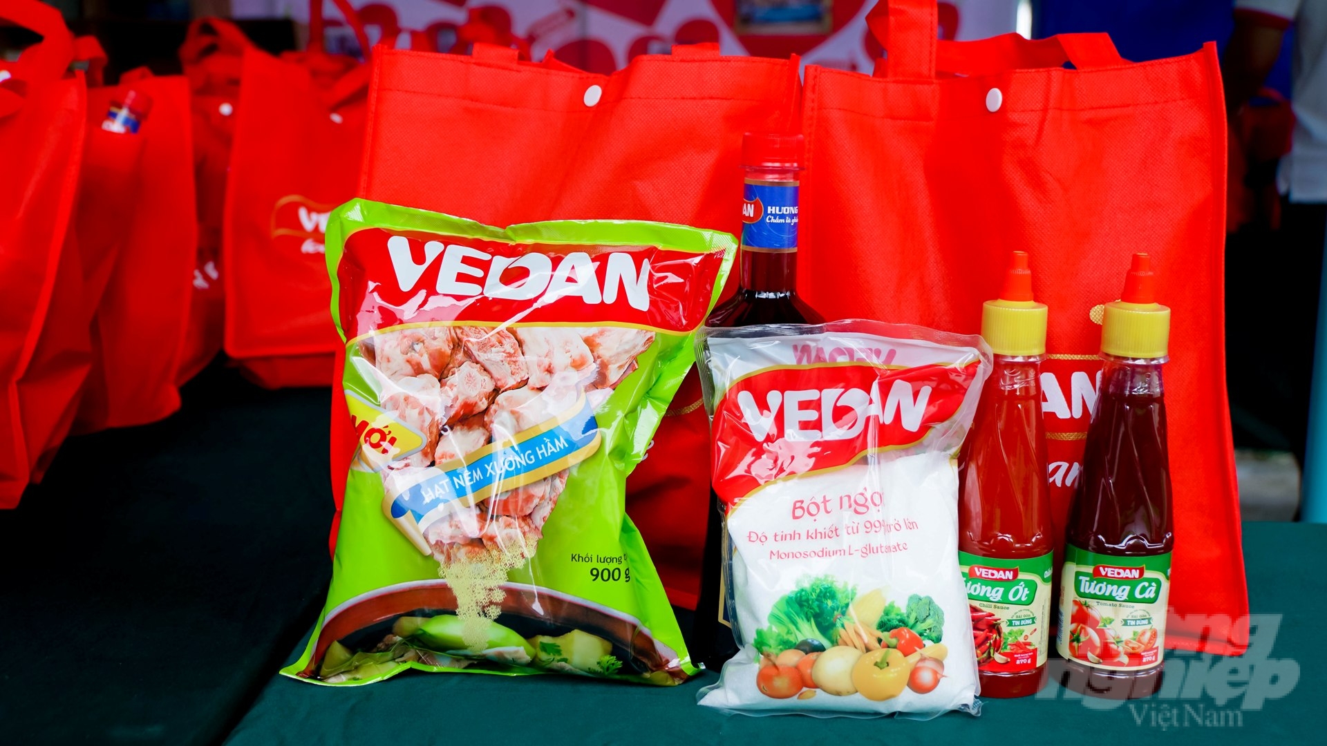 Phần quà là những sản phẩm của Công ty Cổ phần Hữu hạn Vedan Việt Nam được người tiêu dùng đánh giá cao và tin tưởng lựa chọn trong mỗi bữa cơm