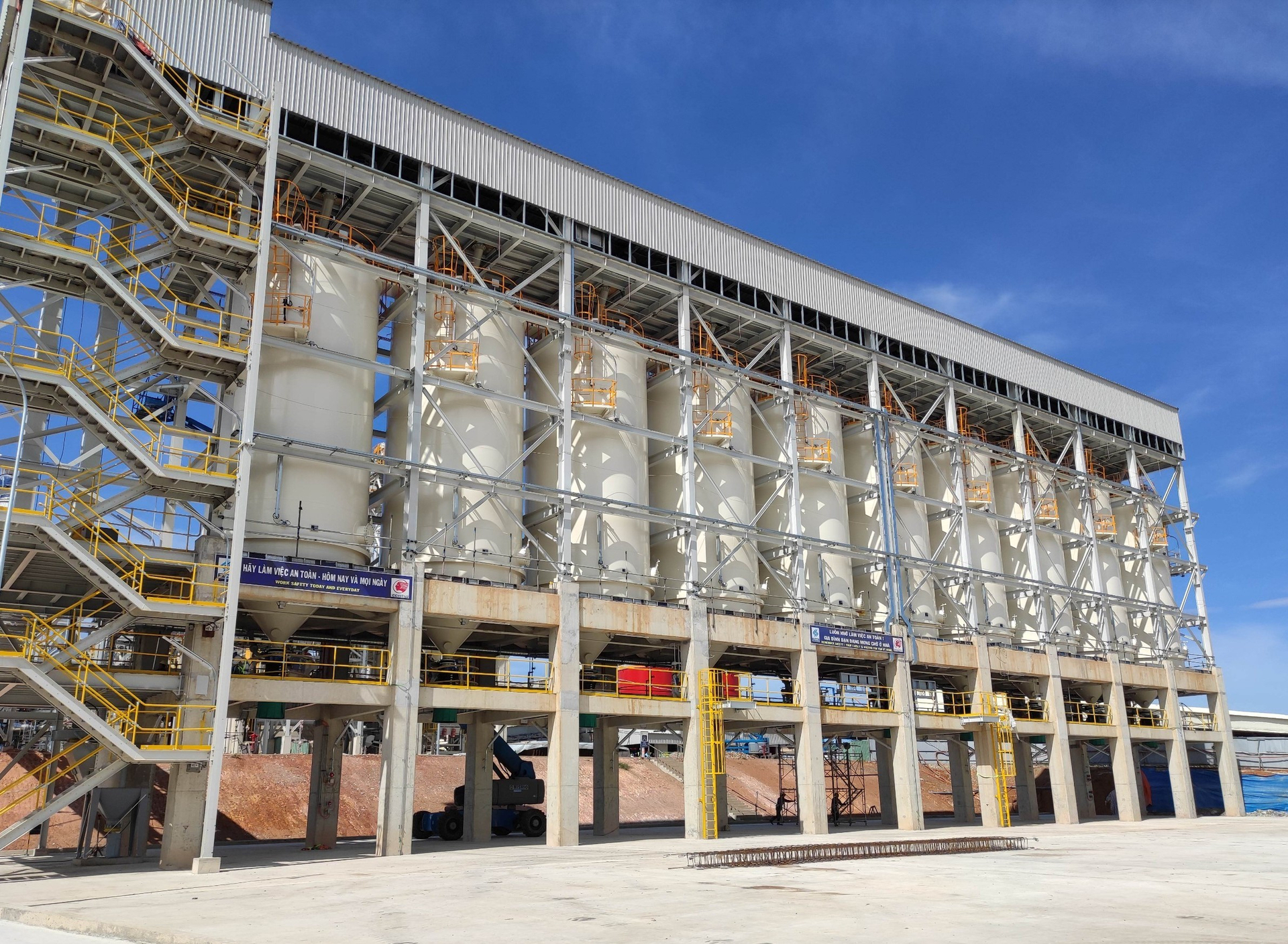 Overview of the wood processing and solid biofuel production plant owned by Idemitsu Vietnam Green Energy Limited Company. The plant was constructed in Hoai Tan industrial cluster, Hoai Nhon town, Binh Dinh province. Photo: V.D.T.