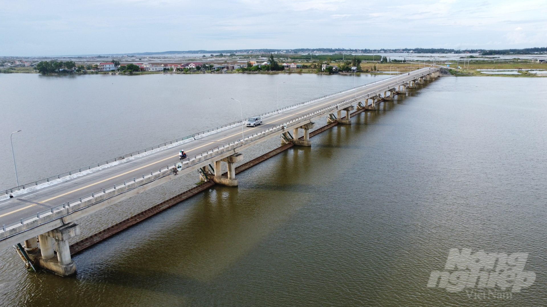 Do được đầu tư từ lâu nên công trình đập Thảo Long đã bị rỉ sét, xuống cấp, hư hỏng ảnh hưởng đến quá trình vận hành và hiệu quả công trình. Ảnh: Công Điền.