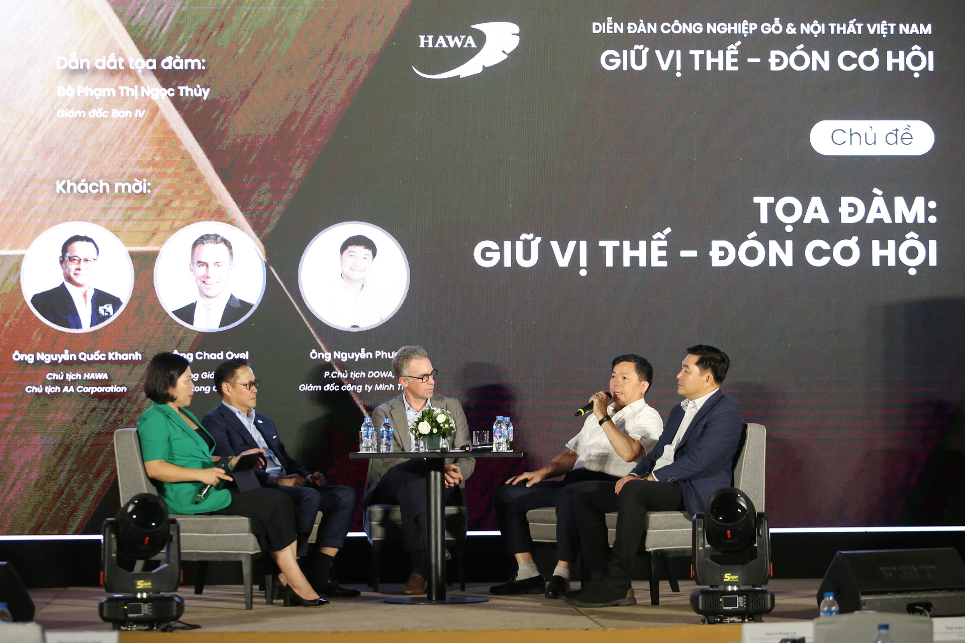 Overview of the Vietnam Wood and Furniture Industry Forum organized by the Handicraft and Wood Industry Association of Ho Chi Minh city (HAWA).