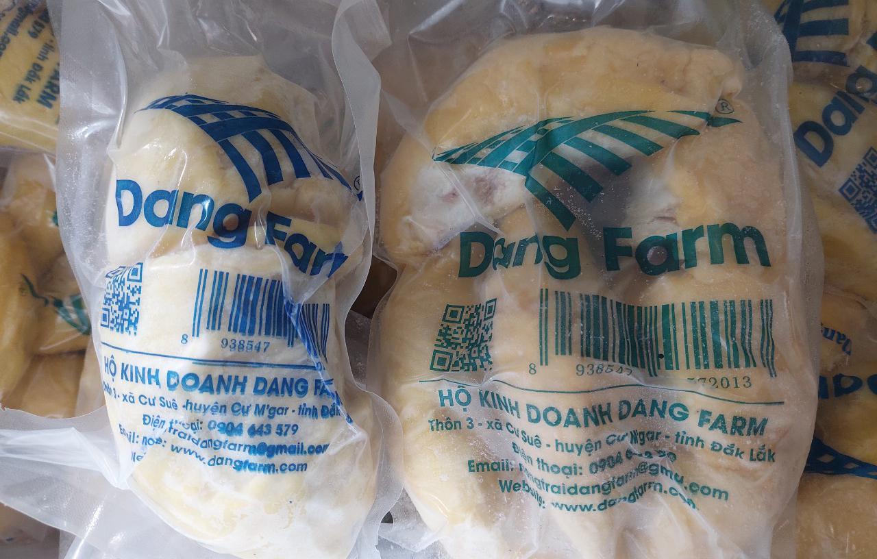 The farm's frozen durian products are priced between 250,000 and 270,000 VND per kilogram. Photo: Quang Yen.