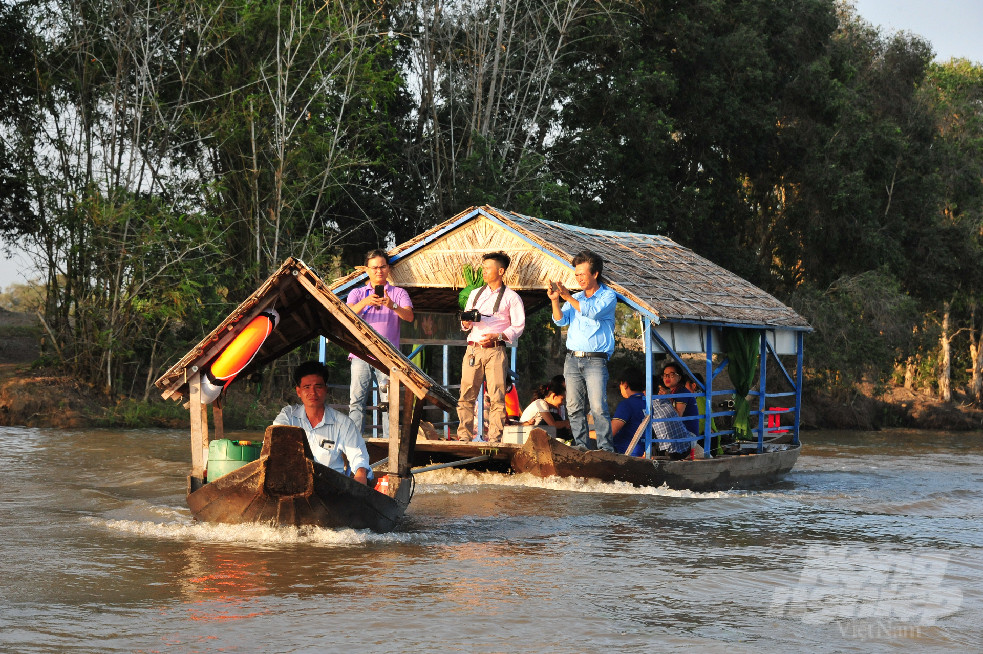 Du khách trải nghiệm du lịch tại vườn quốc gia Tràm Chim tại huyện Tam Nông (Đồng Tháp). Ảnh: Lê Hoàng Vũ.