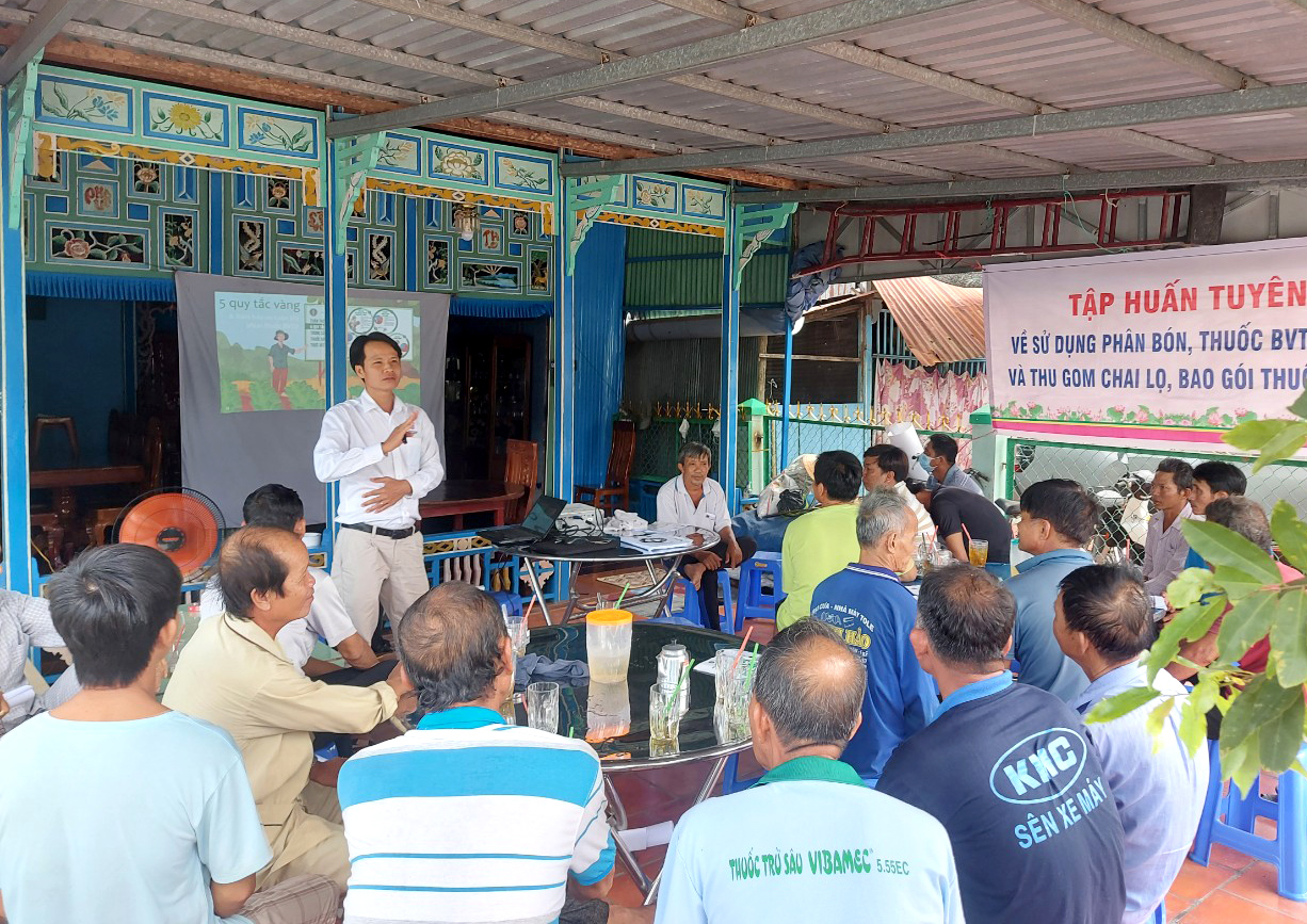 Training farmers in the Mekong Delta on responsible use of pesticides.