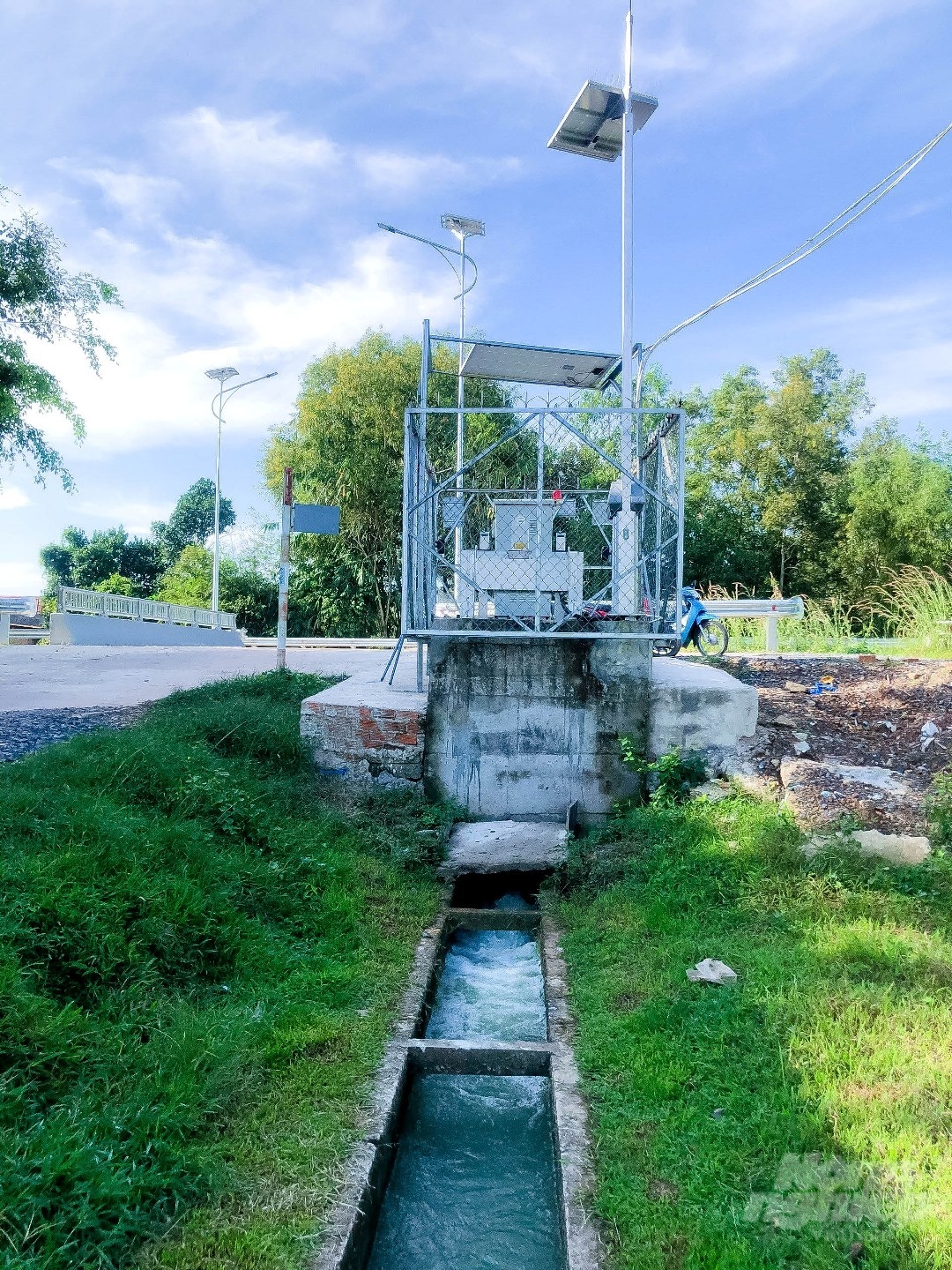 Điều tiết nước hợp lý, sử dụng tiết kiệm nước tại kênh Đông Củ Chi là một trong những yêu cầu bắt buộc của TP.HCM trong giai đoạn mới. Ảnh: Lê Bình.