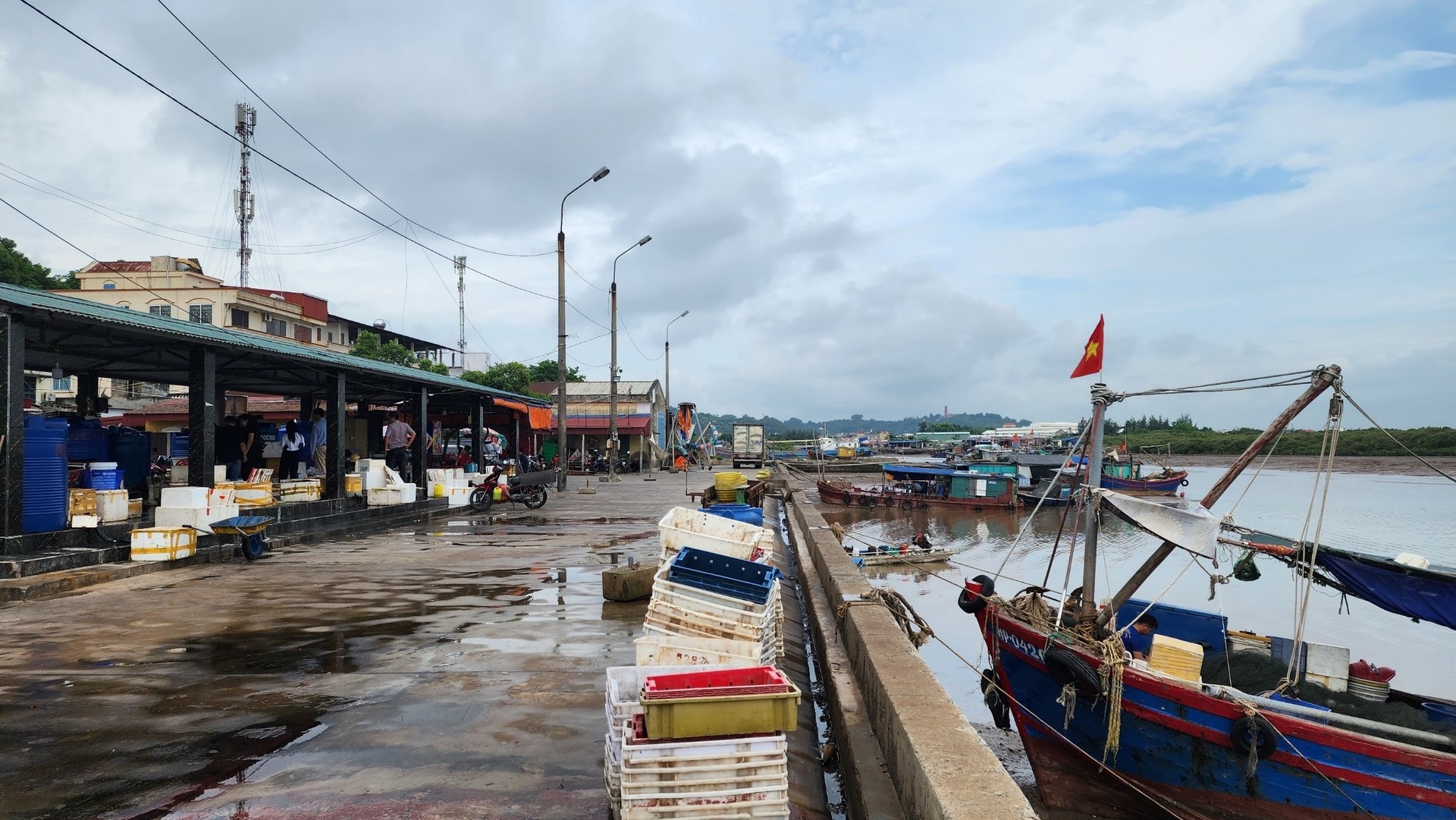 Ngoc Hai fishing port, Do Son district. Photo: Dinh Muoi.