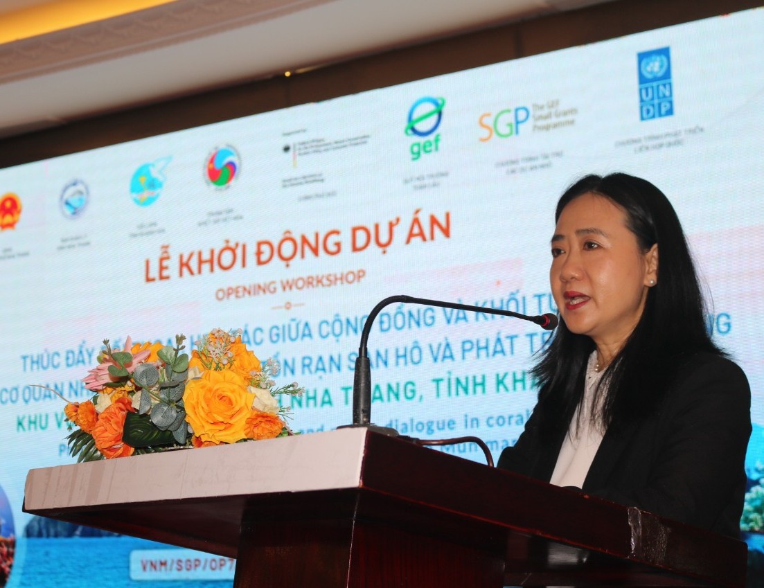 Ms. Nguyen Quynh Nga, Chairman of Khanh Hoa Provincial Women's Union, hopes that communities and businesses will join hands to protect the Hon Mun coral reef. Photo: KS.