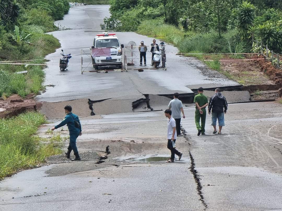 Hiện trường vụ sạt lở trên tuyến đường tránh phía nam TP Bảo Lộc.