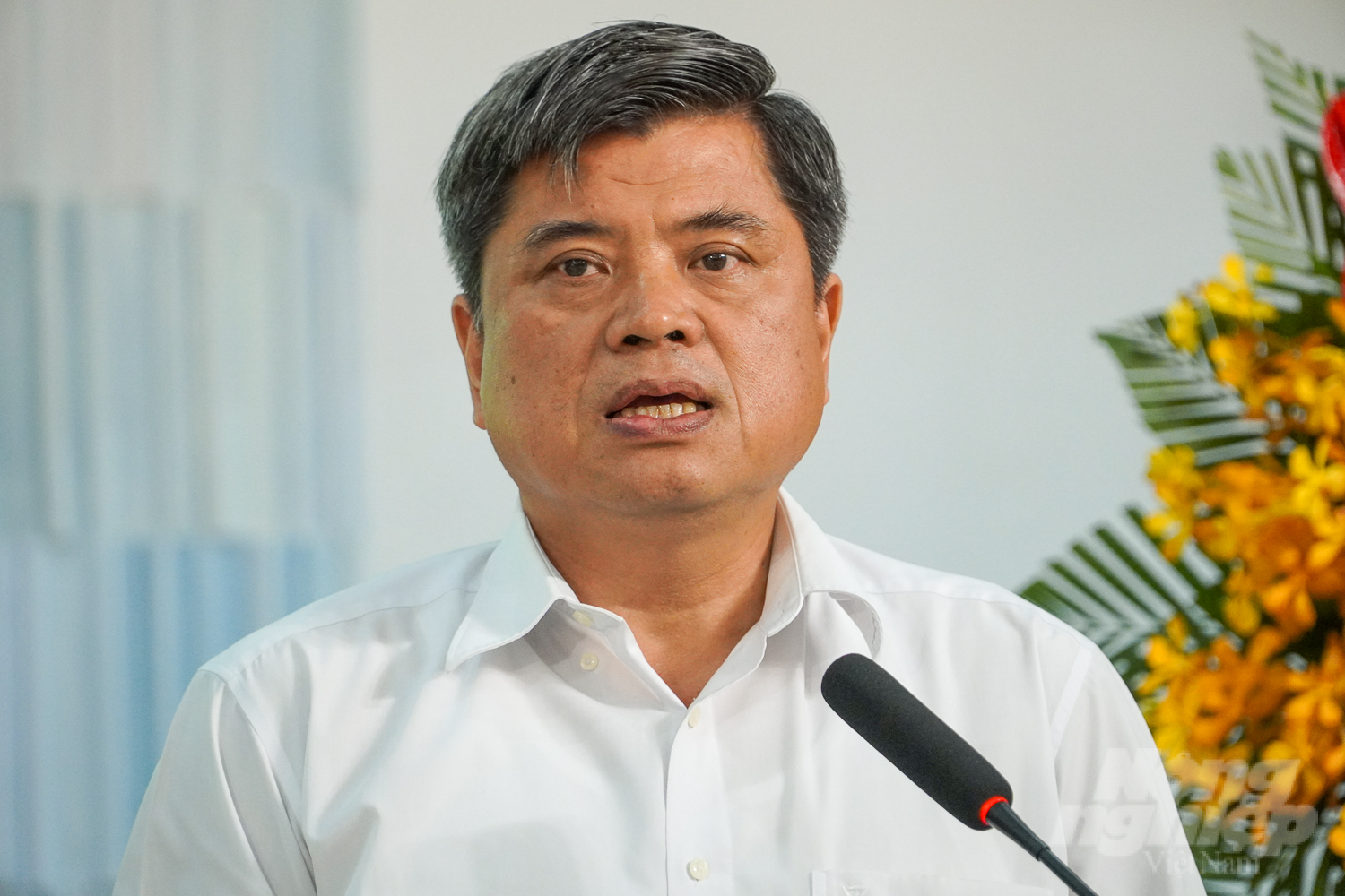 Deputy Minister Tran Thanh Nam urges businesses to cooperate with the Ministry of Agriculture and Rural Development in establishing seasonal agreements within rice production areas. Photo: Kim Anh.
