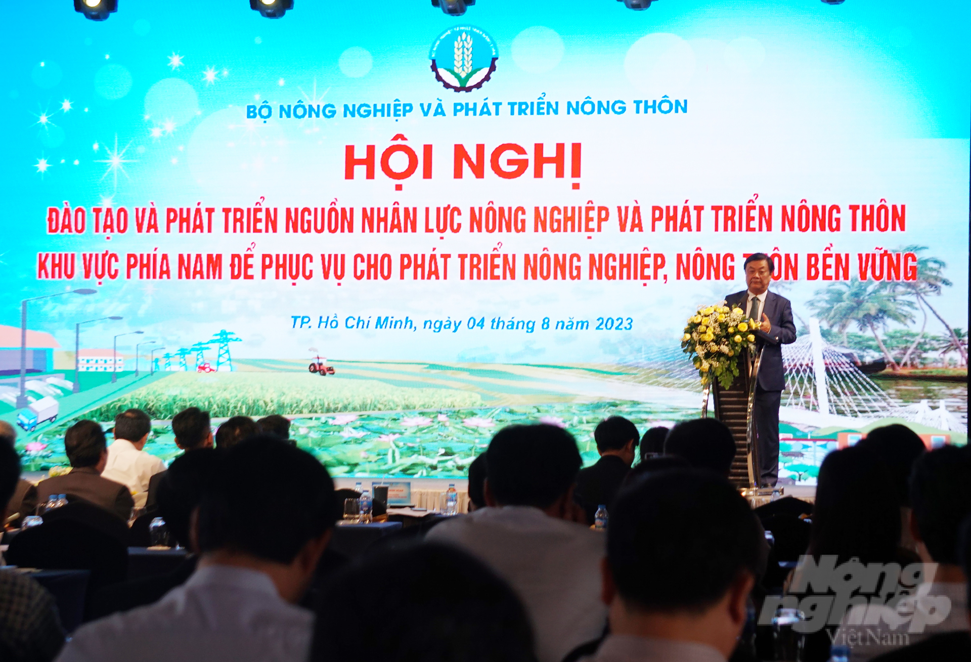 Minister of Agriculture and Rural Development Le Minh Hoan chairing the conference. Photo: Nguyen Thuy.