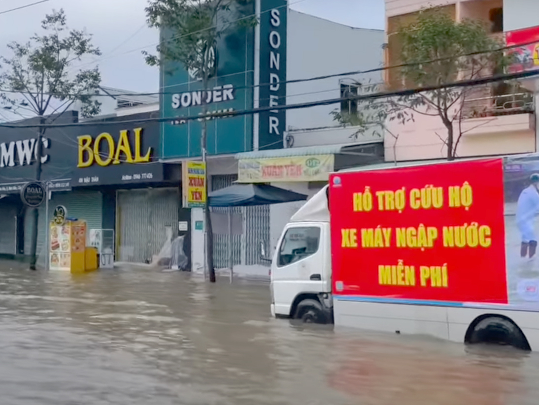 Triều cường gây ngập lụt ở Cần Thơ. Ảnh: Sơn Trang.