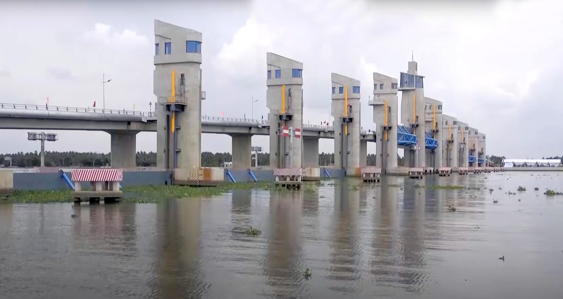 The Cai Lon-Cai Be irrigation system helps control water sources (salt, brackish, and fresh), creating stable and sustainable production conditions for ecological production models (fresh, salt-brackish, and fresh-brackish alternately) for the Mekong Delta. Photo: H.G.