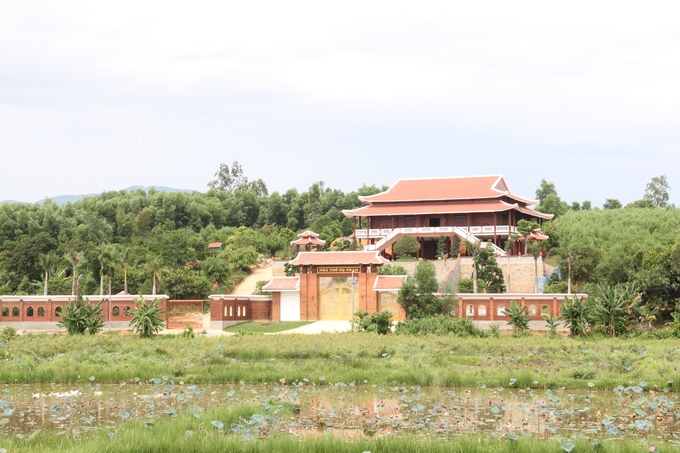 Công trình được xây dựng trên ngọn đồi cao thuộc khu vực đất lâm nghiệp ở thôn Thọ Khương (xã Tam Hiệp, huyện Núi Thành, Quảng Nam). Ảnh: L.K.