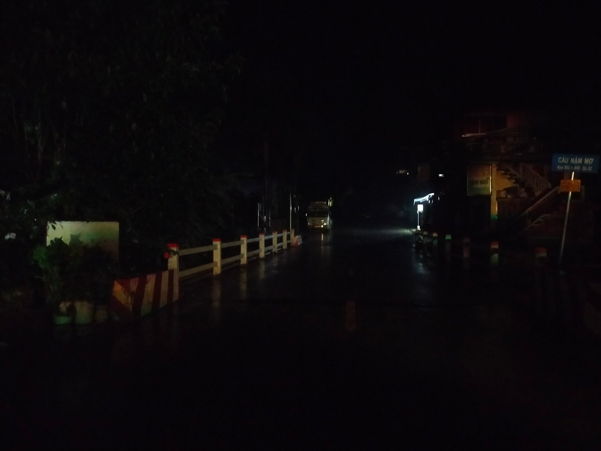 11 xã, thị trấn của huyện Mù Cang Chải bị mất điện trong 3 ngày qua. Ảnh: Thanh Tiến.