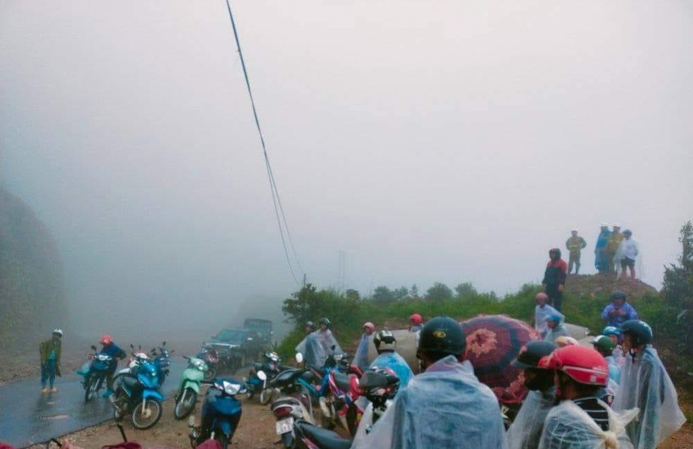 Quốc lộ 279 từ huyện Văn Bàn (Lào Cai) đi huyện Than Uyên hết sức khó khăn. Ảnh: T.L.