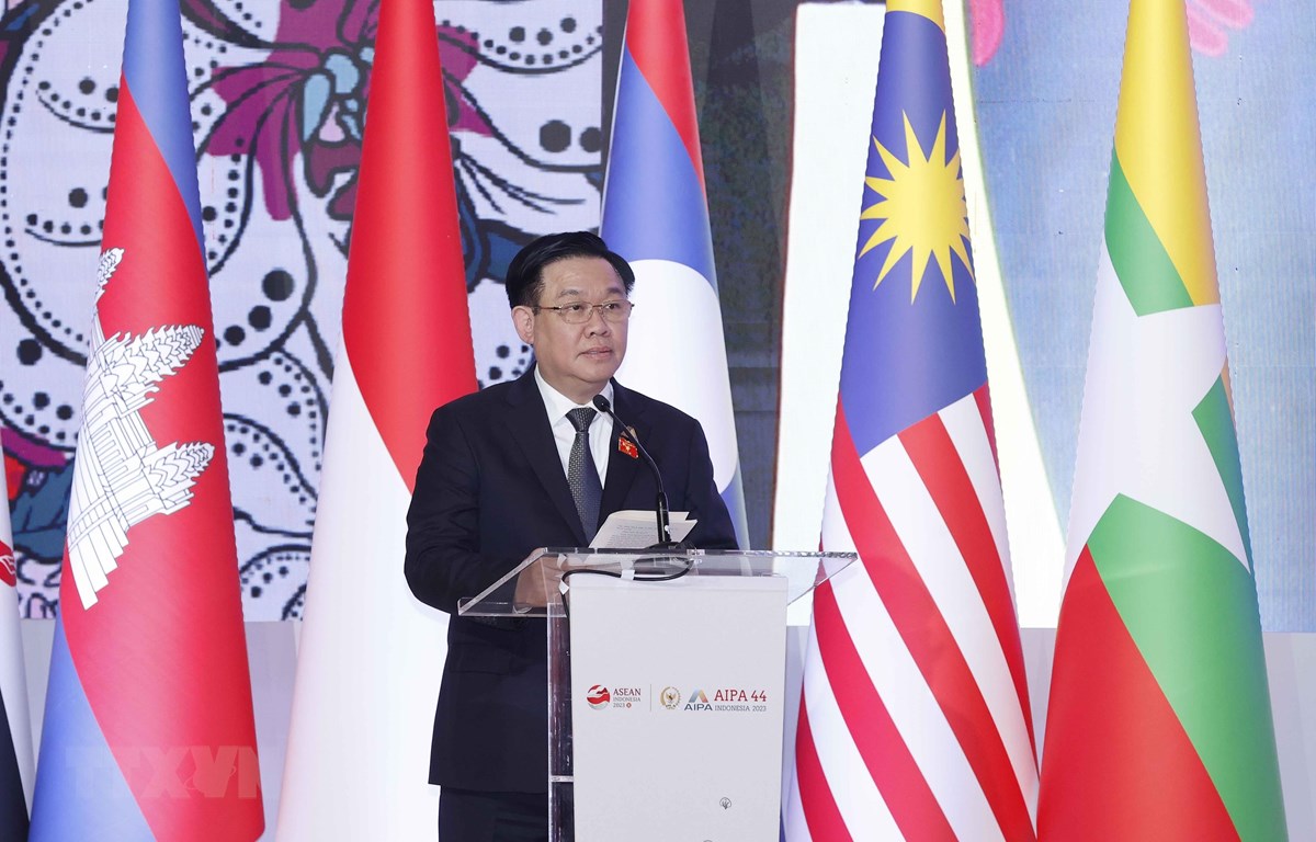 Chủ tịch Quốc hội Vương Đình Huệ phát biểu tại Phiên họp toàn thể thứ nhất của AIPA-44. Ảnh: TTXVN.