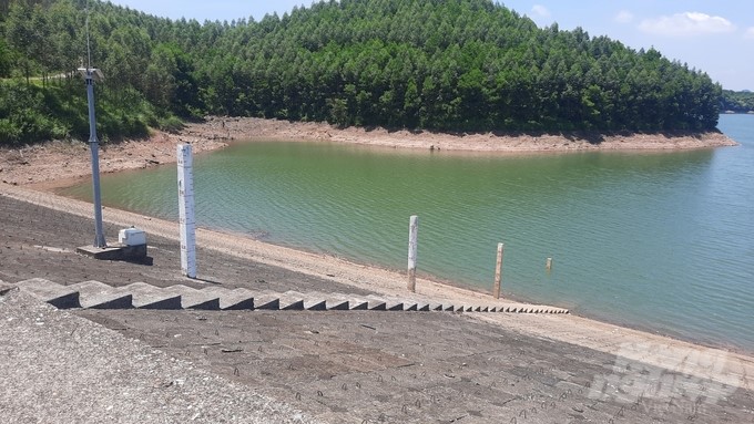 The systems of water level measurement and waterhead rain warning help ensure dam safety, especially in the rainy and stormy seasons. Photo: Nguyen Thanh.