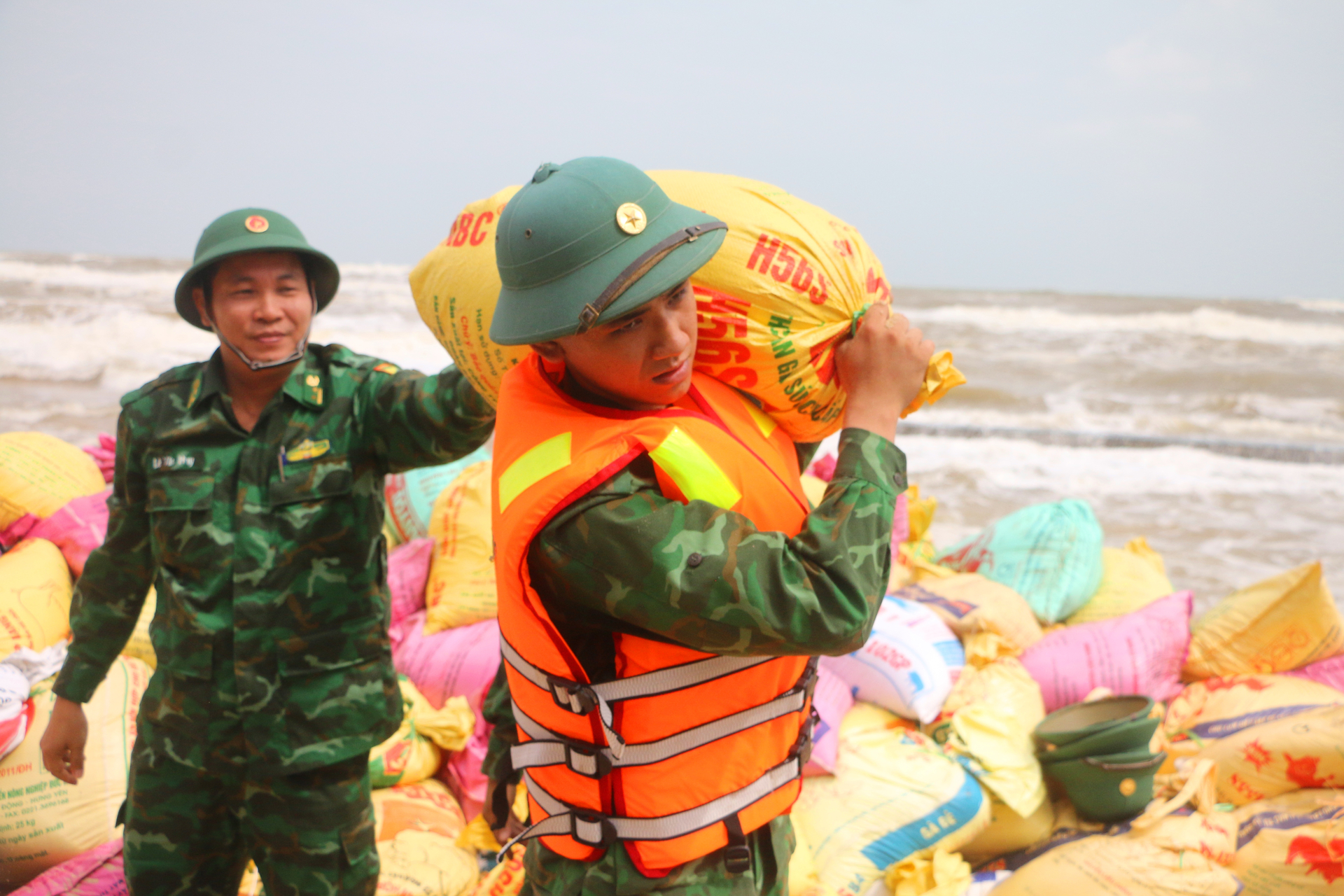 Năm 2022, thiên tai gây thiệt hại hơn 1.400 tỷ đồng cho tỉnh Thừa Thiên Huế. Ảnh: Võ Dũng.