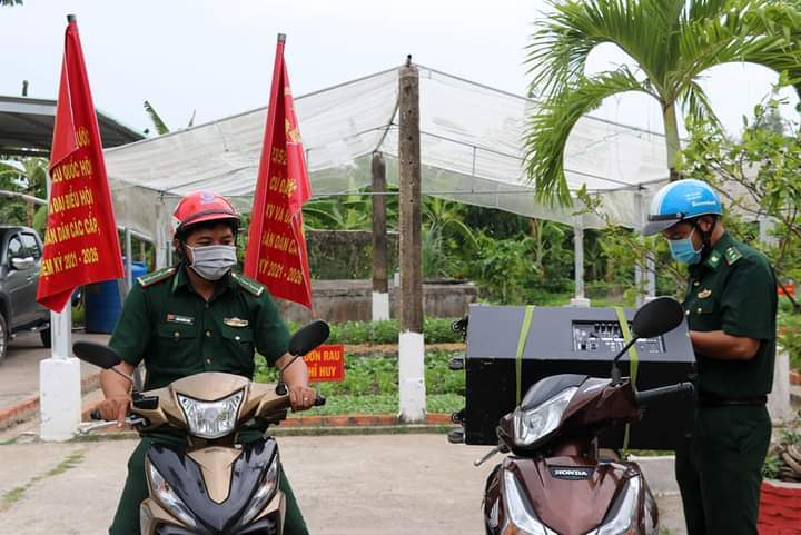 Tien Giang Border Guard organizes propaganda for fishermen about IUU regulations. Photo: Minh Dam.