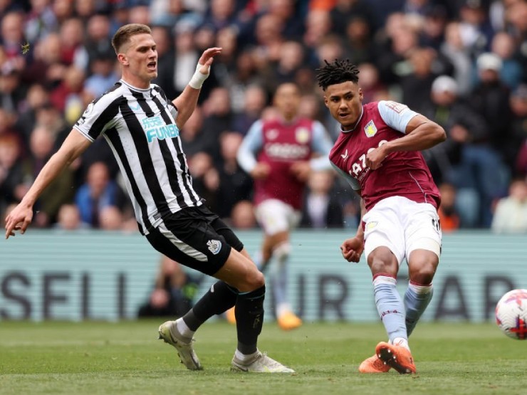 Ollie Watkins chói sáng khiến Newcastle United ôm hận trước Aston Villa mùa trước. Ảnh: Dailymail.