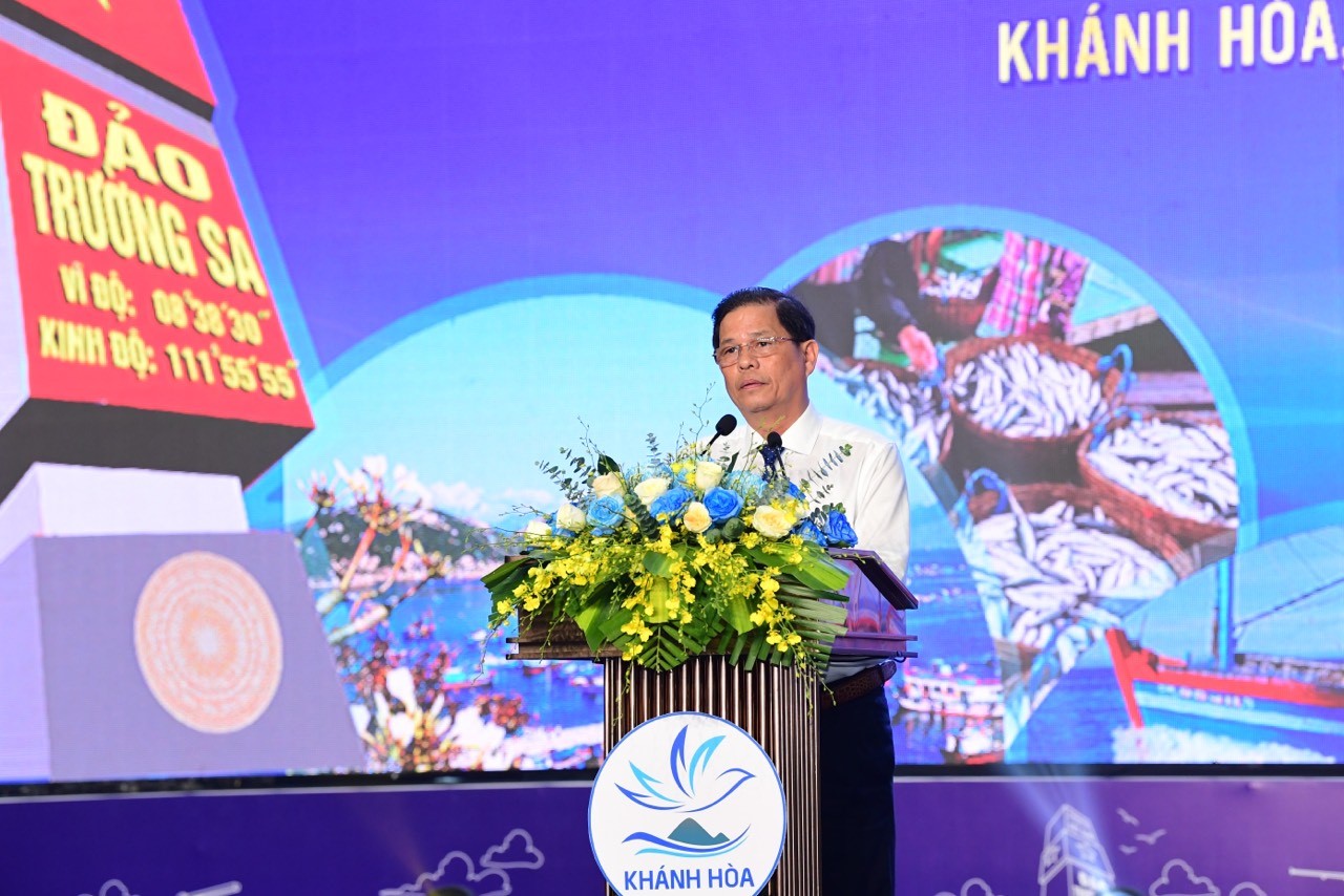 Mr. Nguyen Tan Tuan, Chairman of the Khanh Hoa Provincial People's Committee, called for funding for the Khanh Hoa Fisheries Development Support Fund. Photo: KS.