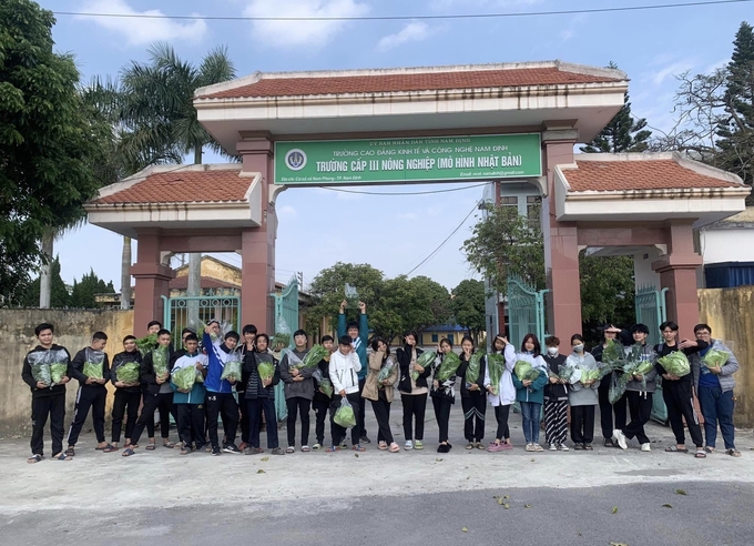 Organic vegetable products of students from Nam Dinh Agricultural High School. Photo: Hoang Anh.