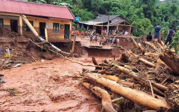 Heavy rain caused serious landslides in many mountainous provinces. Photo: MH.