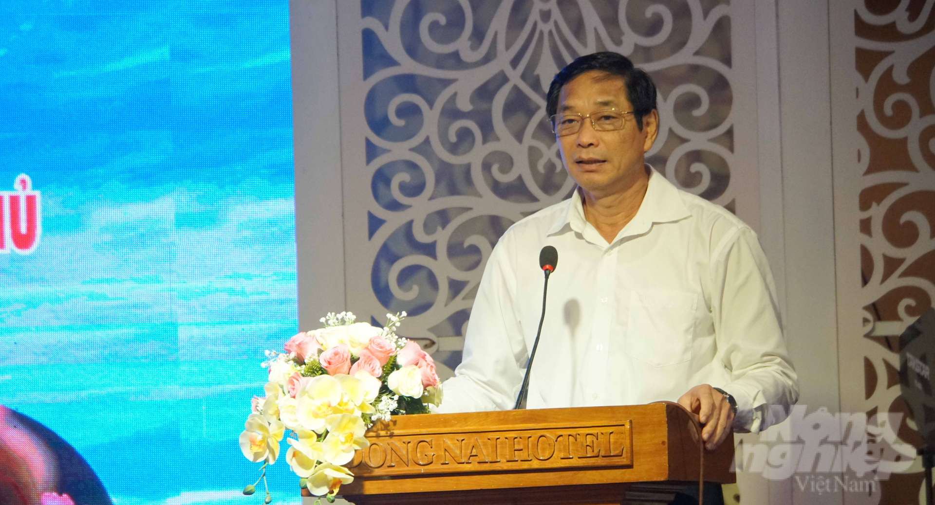 Ông Võ Văn Phi, Phó Chủ tịch UBND tỉnh Đồng Nai chủ trì hội nghị. Ảnh: Lê Bình.