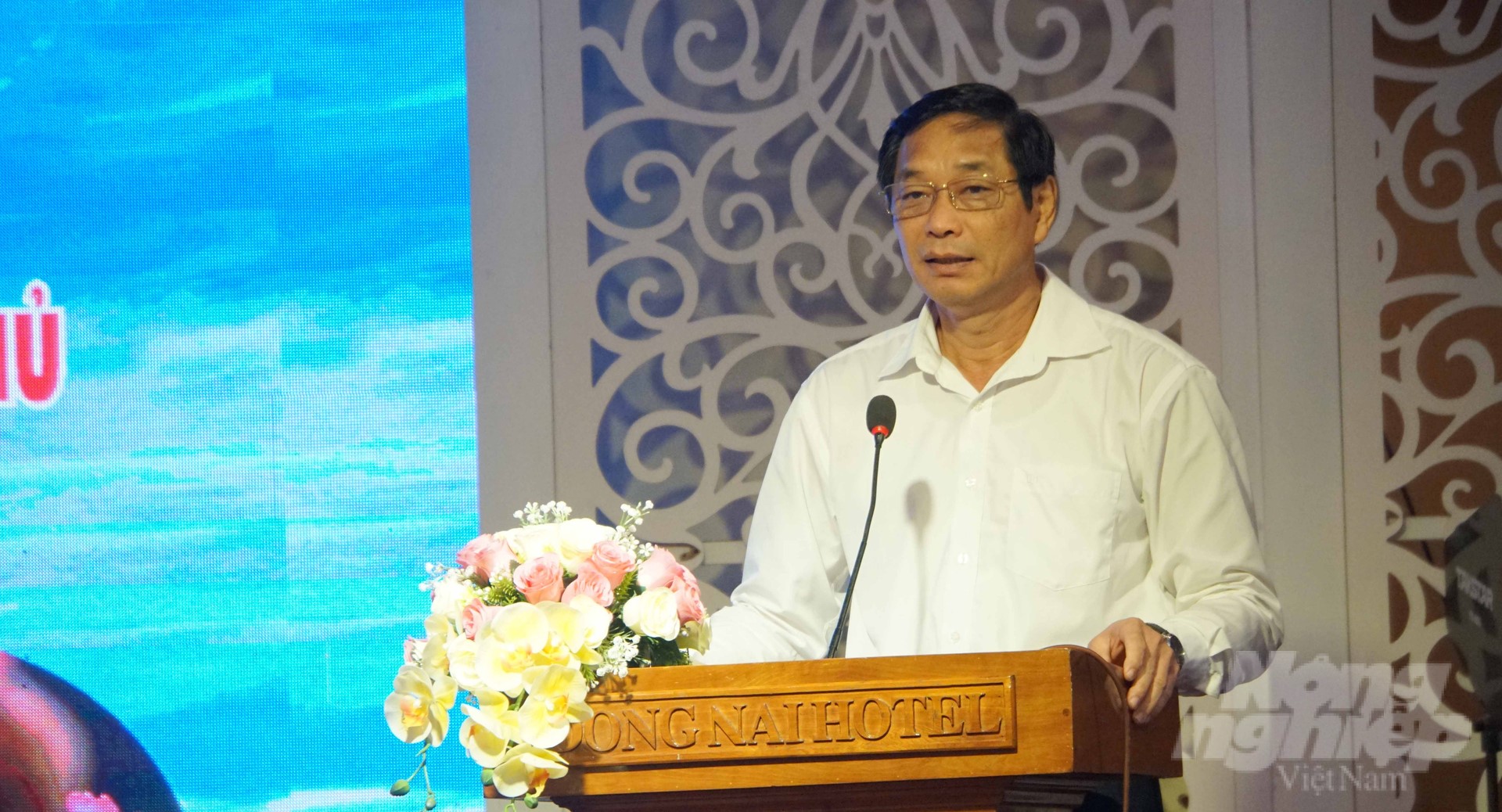 Mr. Vo Van Phi, Vice Chairman of the Dong Nai Provincial People's Committee, chaired the conference. Photo: Le Binh.