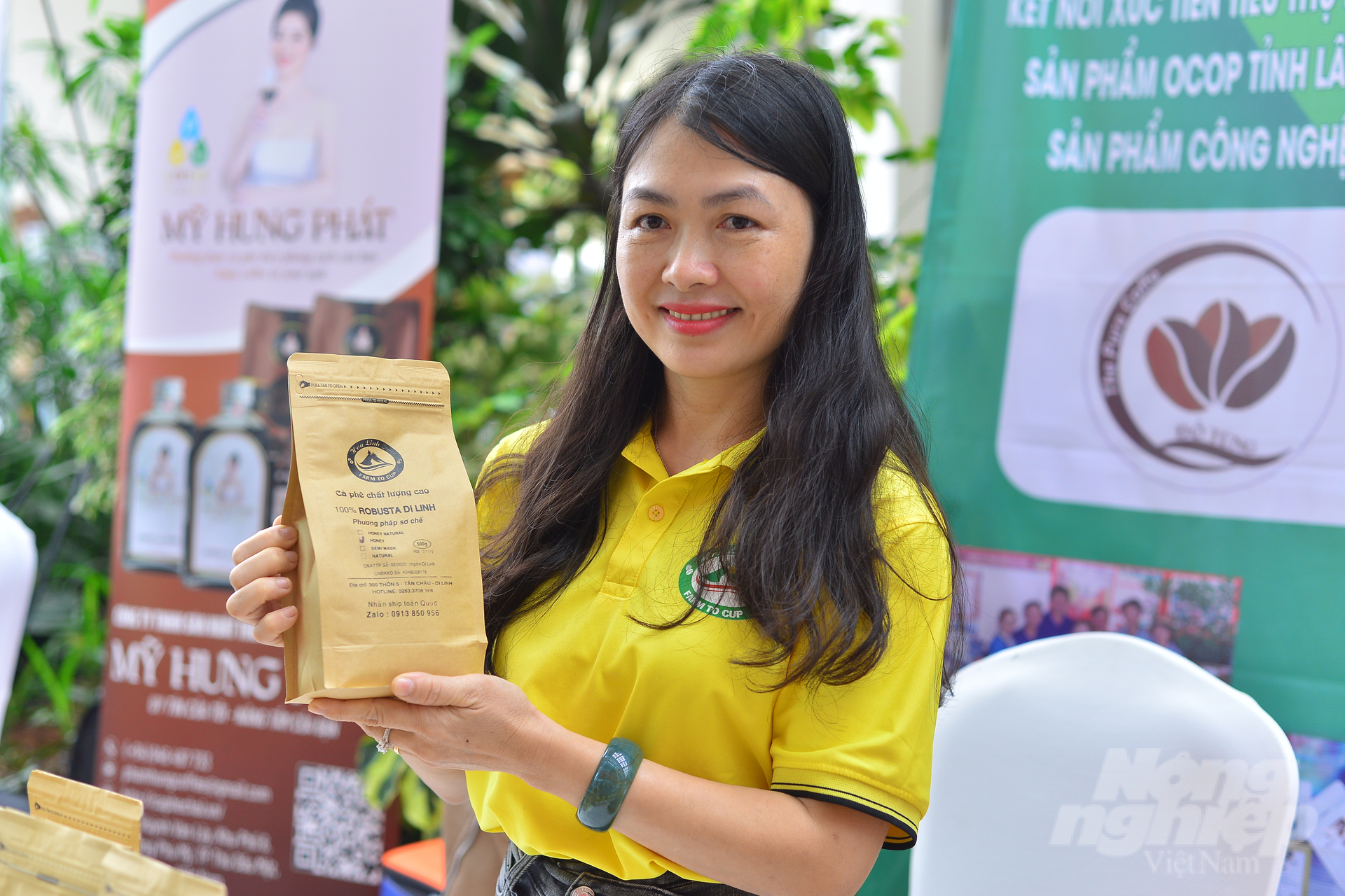 The organic coffee product of Mr. Tran Mai Binh's family is consumed by the market at a price that is superior to that of conventional coffee. Photo: Minh Hau.