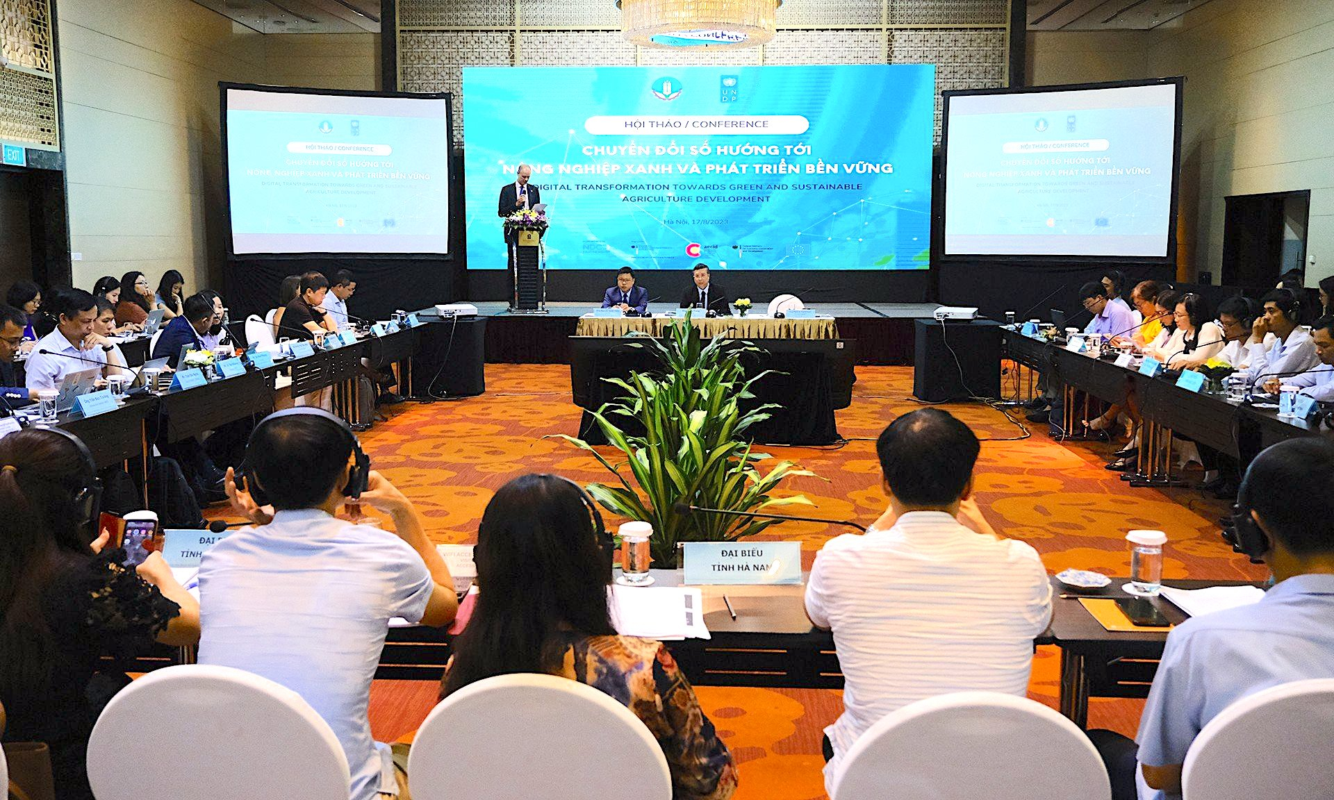 Ông Patrick Haverman, Phó Trưởng đại diện thường trú của UNDP tại Việt Nam, tin tưởng rằng việc sử dụng công nghệ có thể giúp thúc đẩy các hoạt động kinh doanh thông minh phù hợp với khí hậu và tăng sinh kế bền vững của nông dân địa phương. Ảnh: Bảo Thắng.