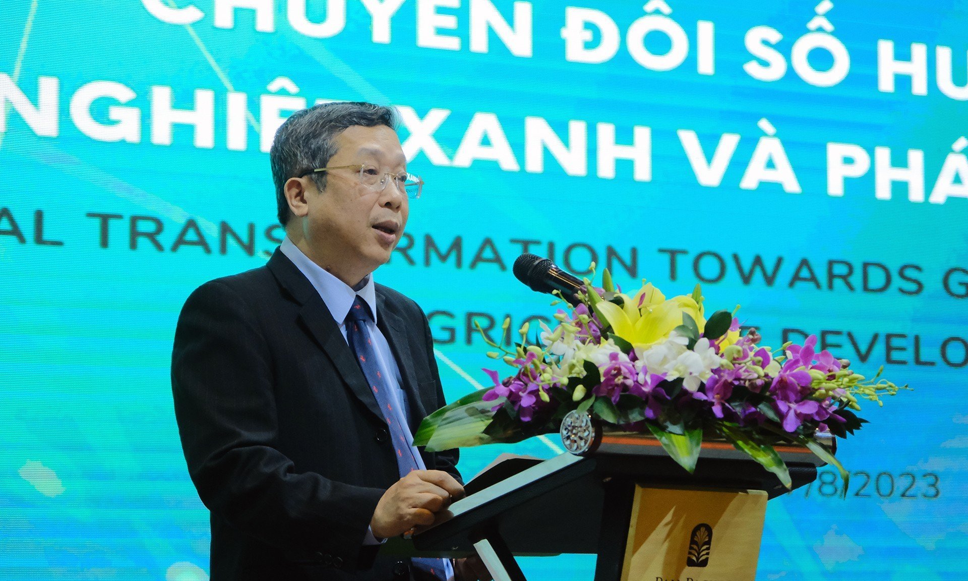 Thứ trưởng Bộ NN-PTNT Hoàng Trung phát biểu tại Hội nghị 'Chuyển đổi số hướng tới nông nghiệp xanh và phát triển bền vững'. Ảnh: Bảo Thắng. 