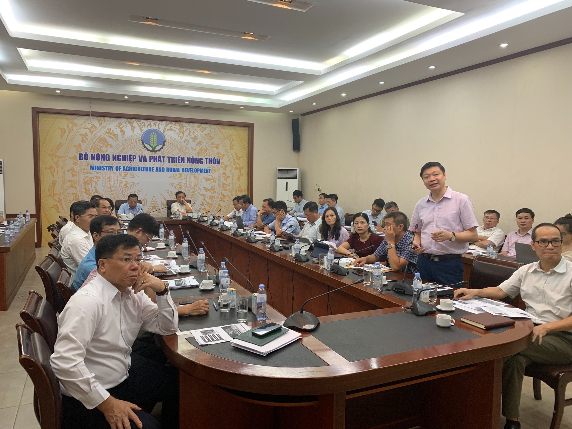 Lãnh đạo Cục Lâm nghiệp trình bày ý tưởng chương trình hỗ trợ huyện Kỳ Sơn.