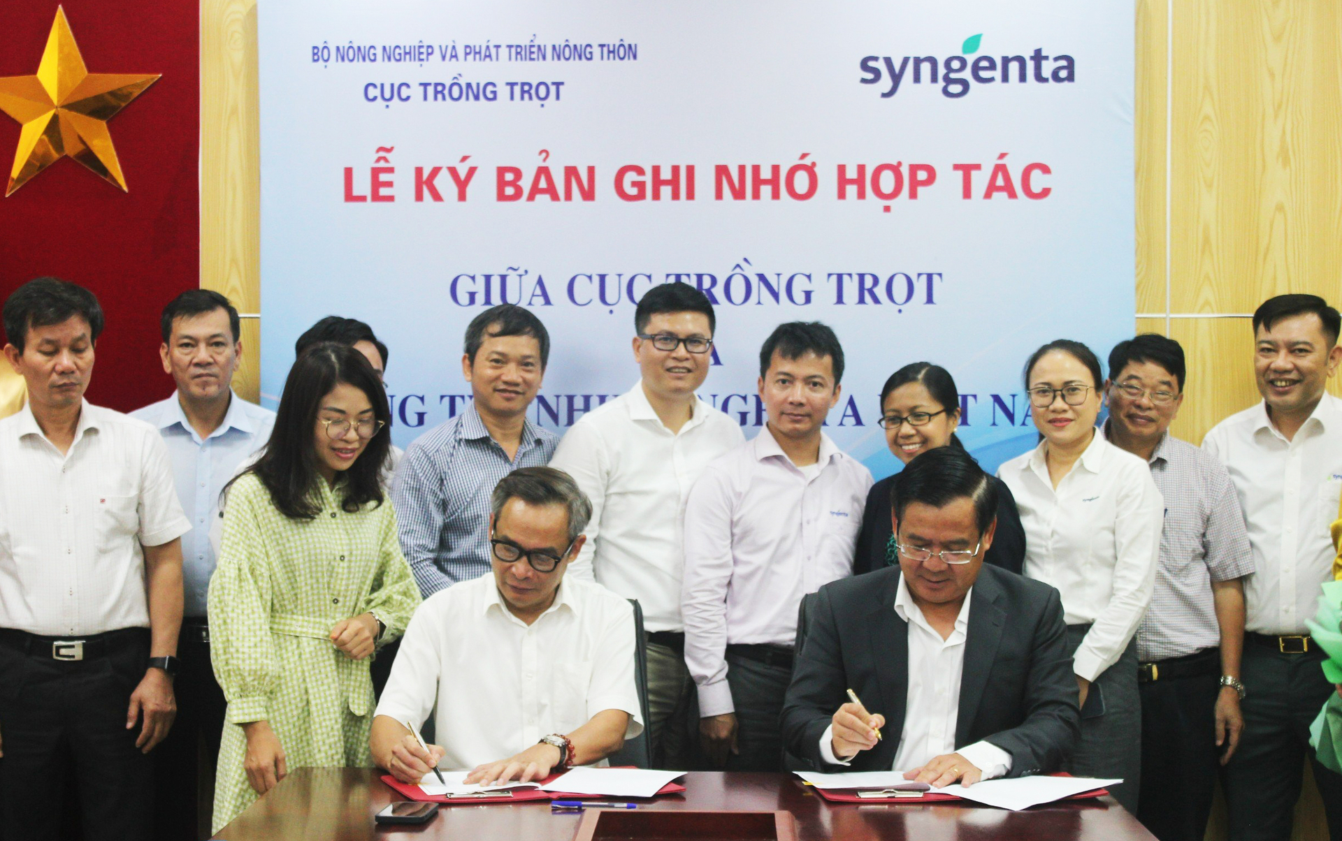 Memorandum of Understanding signing ceremony between the Department of Crop Production and Syngenta Vietnam. Photo: Department of Crop Production.