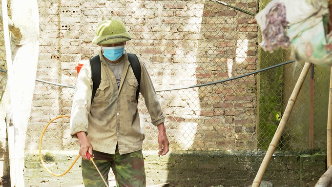 Na Ri District, Bac Kan is running out of disinfectants for spraying and sanitizing amid the ongoing African swine fever outbreak. Photo: Ngoc Tu.