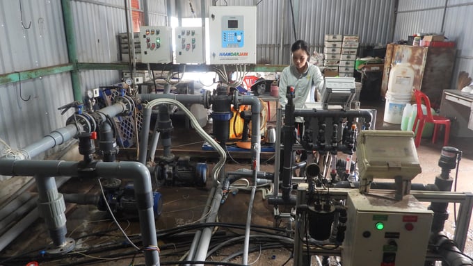 Engineers at Unifarm are highly skilled and love agriculture. Photo: Tran Trung.