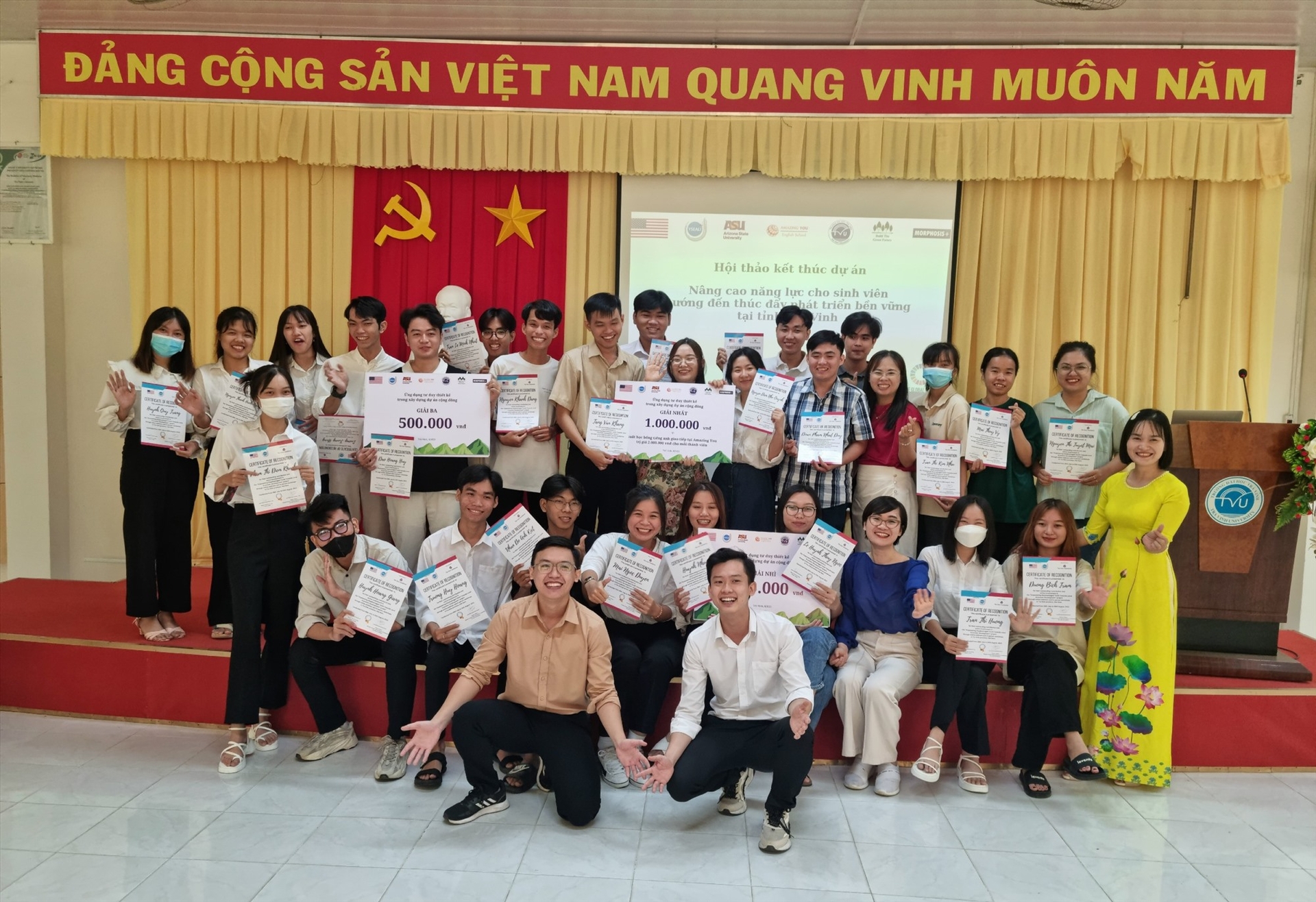 Students of Tra Vinh University participate in a training program sponsored by the USA.