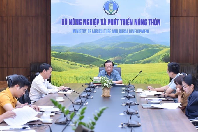 Bộ trưởng Lê Minh Hoan làm việc với một số đơn vị về buổi gặp gỡ thanh niên đồng bào dân tộc thiểu số khởi nghiệp tiêu biểu ở trung du, miền núi phía Bắc. Ảnh: Tùng Đinh.